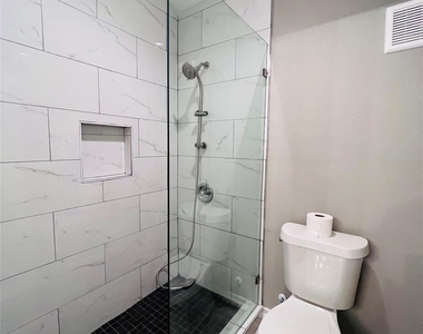 2121 El Paseo Street - Photo Thumbnail 7