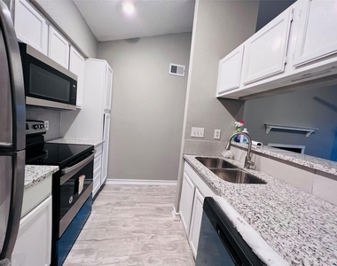 2121 El Paseo Street - Photo Thumbnail 4