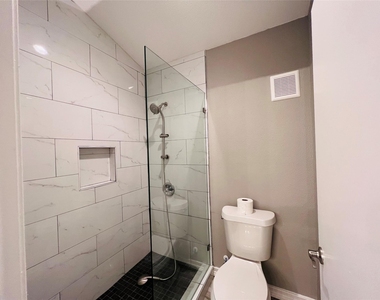 2121 El Paseo Street - Photo Thumbnail 8