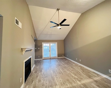 2121 El Paseo Street - Photo Thumbnail 3