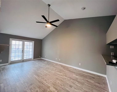 2121 El Paseo Street - Photo Thumbnail 11