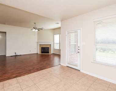 6203 Ledger Lane - Photo Thumbnail 14