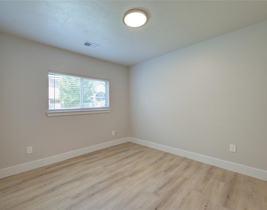 4931 Lake Catherine Court - Photo Thumbnail 7