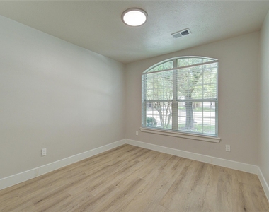 4931 Lake Catherine Court - Photo Thumbnail 11