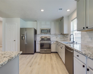 4931 Lake Catherine Court - Photo Thumbnail 20
