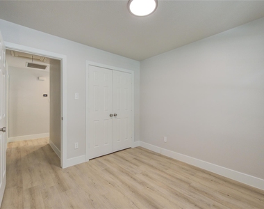 4931 Lake Catherine Court - Photo Thumbnail 12
