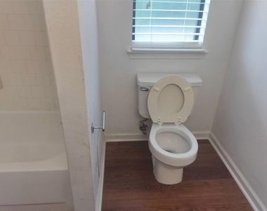8239 Viny Ridge Drive - Photo Thumbnail 11