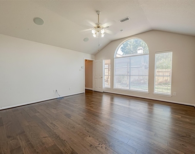 3827 Garden Way - Photo Thumbnail 11