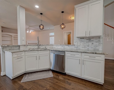 3827 Garden Way - Photo Thumbnail 2