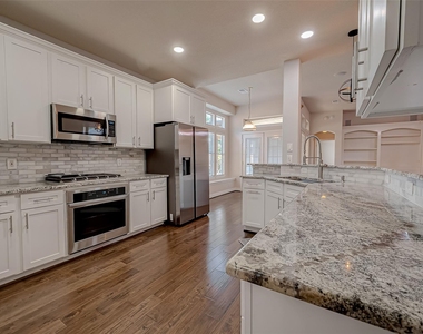 3827 Garden Way - Photo Thumbnail 3