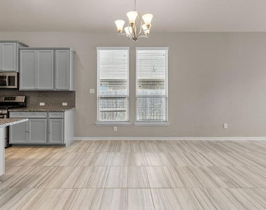 2666 Cedar Path Lane - Photo Thumbnail 7