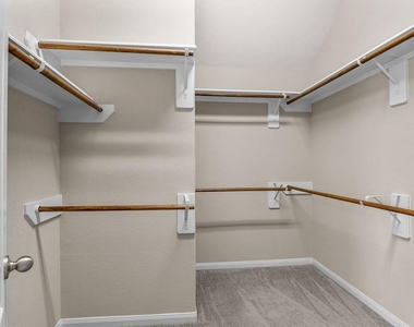 2666 Cedar Path Lane - Photo Thumbnail 12