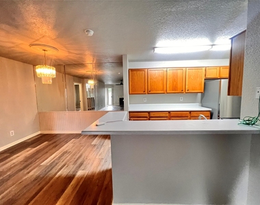 10661 Braes Bend Drive - Photo Thumbnail 6