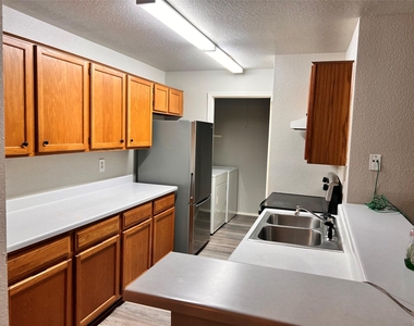 10661 Braes Bend Drive - Photo Thumbnail 7