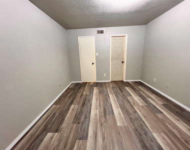 10661 Braes Bend Drive - Photo Thumbnail 13