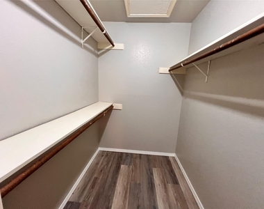 10661 Braes Bend Drive - Photo Thumbnail 11