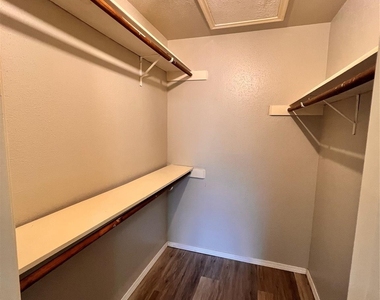 10661 Braes Bend Drive - Photo Thumbnail 14