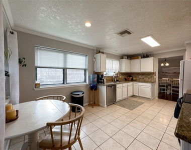 2909 Laurelridge Drive - Photo Thumbnail 13
