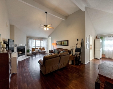 2909 Laurelridge Drive - Photo Thumbnail 6