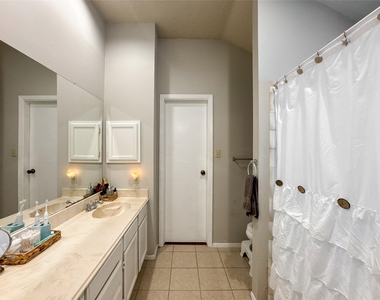 2909 Laurelridge Drive - Photo Thumbnail 24