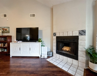2909 Laurelridge Drive - Photo Thumbnail 7