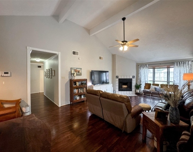 2909 Laurelridge Drive - Photo Thumbnail 8