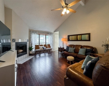 2909 Laurelridge Drive - Photo Thumbnail 4