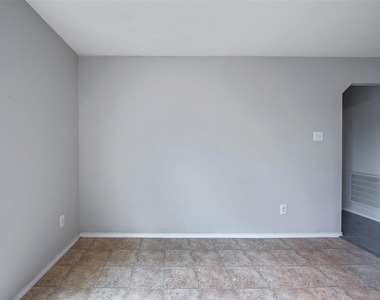 7939 Yaupon View Drive - Photo Thumbnail 8