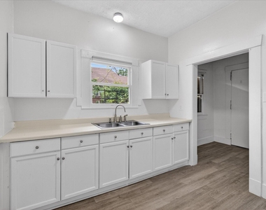 1607 Holman Street - Photo Thumbnail 10