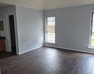 8315 Lone Quail Drive - Photo Thumbnail 6