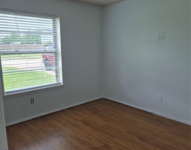 8315 Lone Quail Drive - Photo Thumbnail 5
