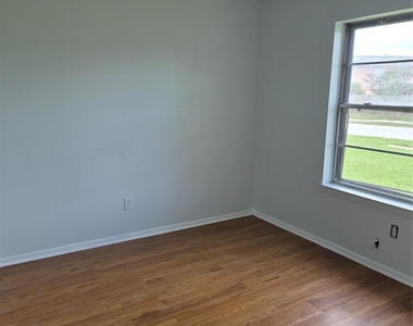 8315 Lone Quail Drive - Photo Thumbnail 4