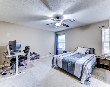 1325 W 24th Street - Photo Thumbnail 5
