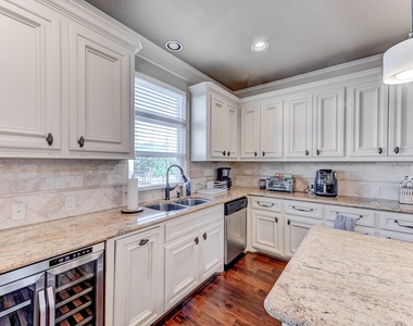 1325 W 24th Street - Photo Thumbnail 14