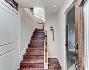 1325 W 24th Street - Photo Thumbnail 4