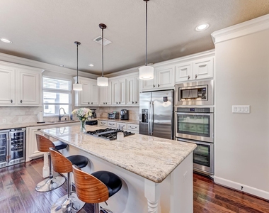 1325 W 24th Street - Photo Thumbnail 16