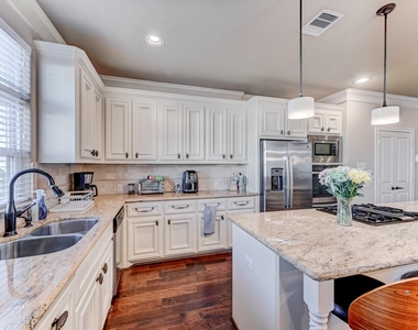 1325 W 24th Street - Photo Thumbnail 15