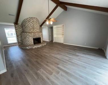 27226 Pyeatt Lane - Photo Thumbnail 3