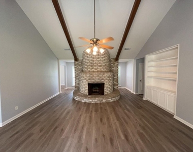 27226 Pyeatt Lane - Photo Thumbnail 4