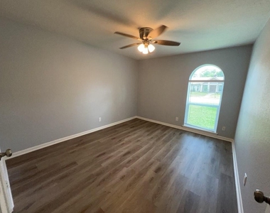 27226 Pyeatt Lane - Photo Thumbnail 14
