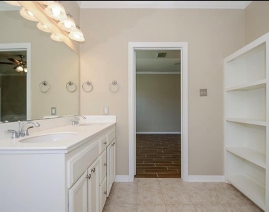 210 Riverway Bluff Lane - Photo Thumbnail 7