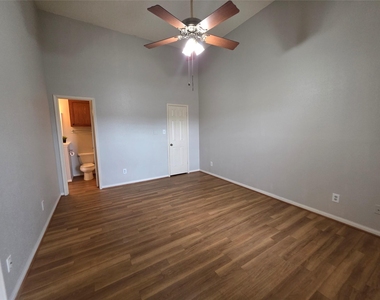 2300 Old Spanish Trail Drive - Photo Thumbnail 7