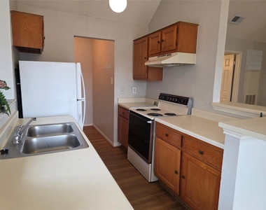 2300 Old Spanish Trail Drive - Photo Thumbnail 5