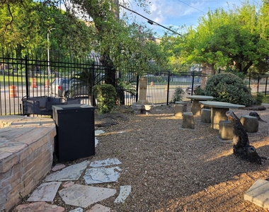 2300 Old Spanish Trail Drive - Photo Thumbnail 17