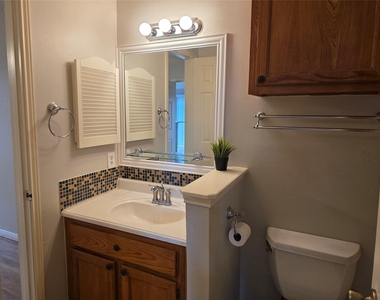 2300 Old Spanish Trail Drive - Photo Thumbnail 8