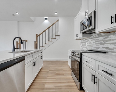 4421 Reed Rd Unit - Photo Thumbnail 6