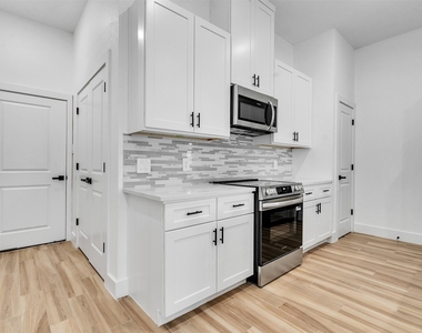 4421 Reed Rd Unit - Photo Thumbnail 5