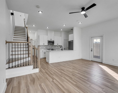4421 Reed Rd Unit - Photo Thumbnail 2