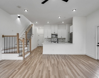 4421 Reed Rd Unit - Photo Thumbnail 3