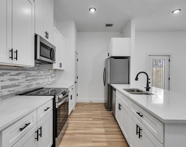 4421 Reed Rd Unit - Photo Thumbnail 9